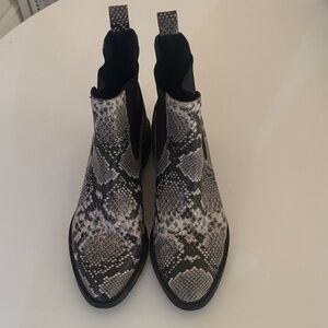 Snake chelsea boots